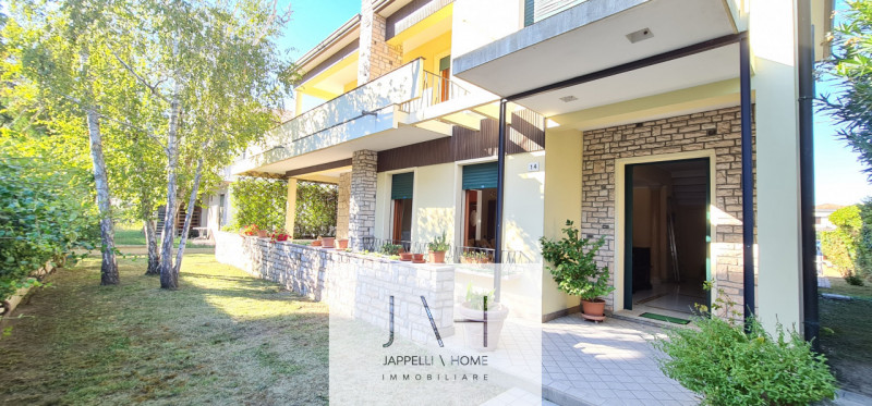 Nel cuore di Abano Terme, a pochi passi dal suggestivo Duomo di San Lorenzo, proponiamo in vendit...