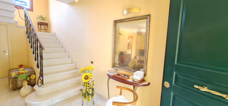 Nel cuore di Abano Terme, a pochi passi dal suggestivo Duomo di San Lorenzo, proponiamo in vendit...