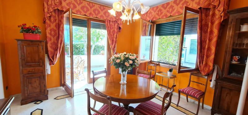 Nel cuore di Abano Terme, a pochi passi dal suggestivo Duomo di San Lorenzo, proponiamo in vendit...