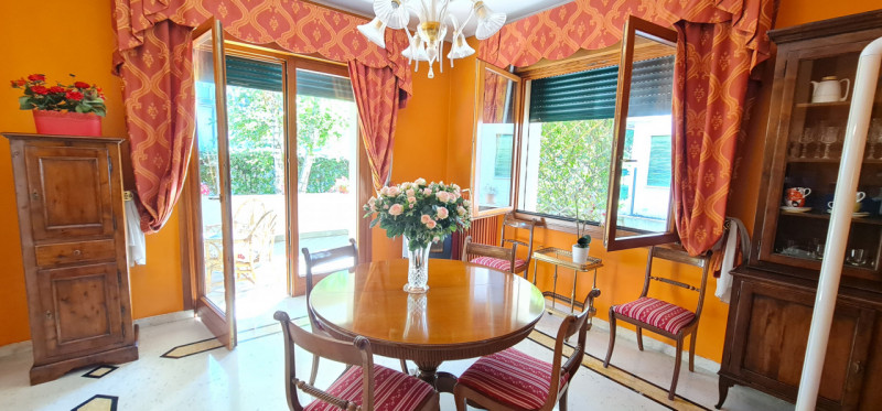 Nel cuore di Abano Terme, a pochi passi dal suggestivo Duomo di San Lorenzo, proponiamo in vendit...