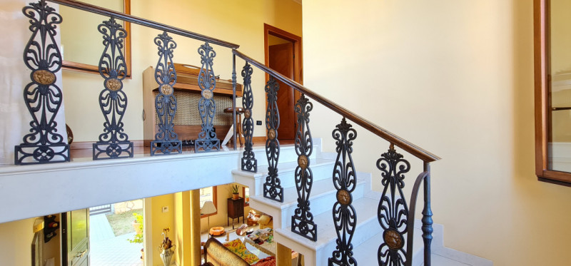 Nel cuore di Abano Terme, a pochi passi dal suggestivo Duomo di San Lorenzo, proponiamo in vendit...