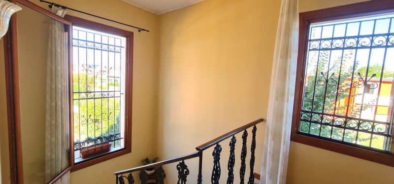 Nel cuore di Abano Terme, a pochi passi dal suggestivo Duomo di San Lorenzo, proponiamo in vendit...