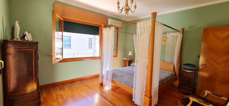 Nel cuore di Abano Terme, a pochi passi dal suggestivo Duomo di San Lorenzo, proponiamo in vendit...