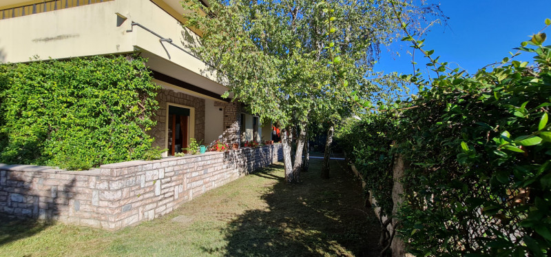 Nel cuore di Abano Terme, a pochi passi dal suggestivo Duomo di San Lorenzo, proponiamo in vendit...