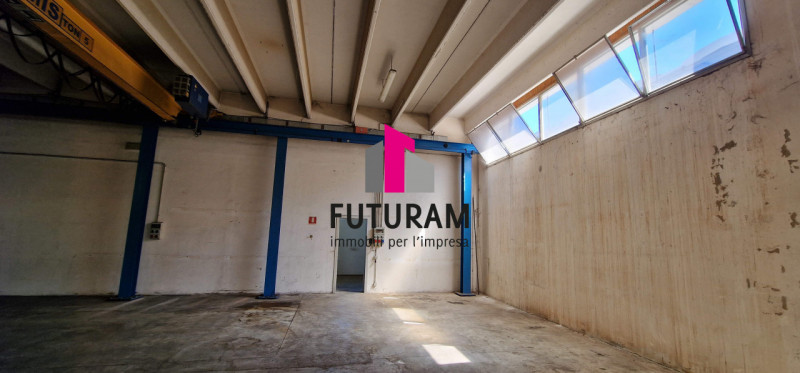 Castelgomberto- Rif.3MAT per info 3403358378

Piastra produttiva di mq 1.000-dotata di impianti a...