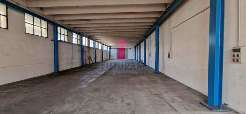 Castelgomberto- Rif.3MAT per info 3403358378

Piastra produttiva di mq 1.000-dotata di impianti a...