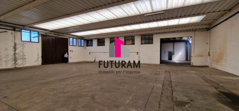 Castelgomberto- Rif.3MAT per info 3403358378

Piastra produttiva di mq 1.000-dotata di impianti a...