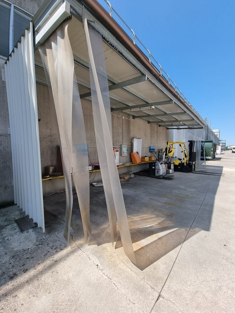 Vendesi capannone industriale a Pontelongo di circa 6000 mq con buona viabilità.

Il fabbricato è...