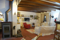 Casale con dependance, terreno e piscina in vendita nelle colline pisane, toscana