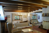 Casale con dependance, terreno e piscina in vendita nelle colline pisane, toscana