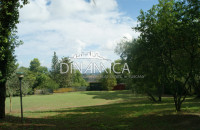 Casale con dependance, terreno e piscina in vendita nelle colline pisane, toscana