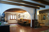 Casale con dependance, terreno e piscina in vendita nelle colline pisane, toscana