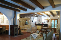 Casale con dependance, terreno e piscina in vendita nelle colline pisane, toscana