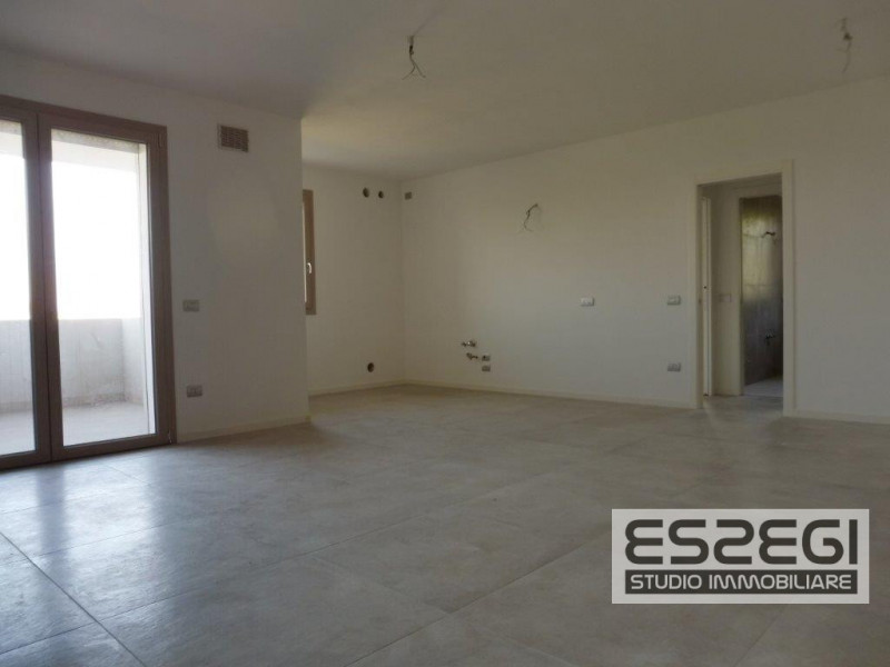 PADOVA – GUIZZA: Proponiamo esclusivo duplex su due livelli elegantemente rifinito posto al piano...