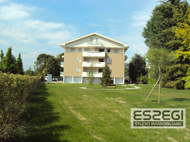 PADOVA – GUIZZA: Proponiamo esclusivo duplex su due livelli elegantemente rifinito posto al piano...