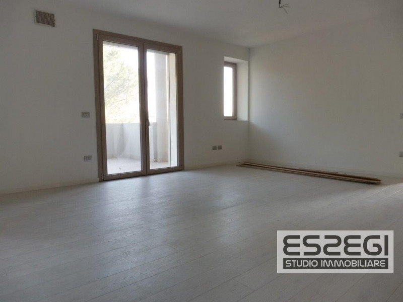 PADOVA – GUIZZA: Proponiamo esclusivo duplex su due livelli elegantemente rifinito posto al piano...