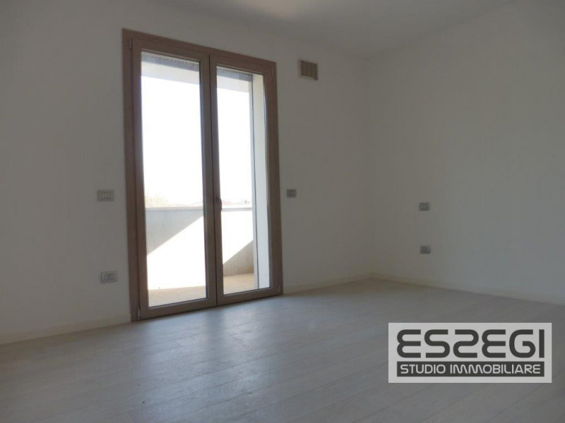 PADOVA – GUIZZA: Proponiamo esclusivo duplex su due livelli elegantemente rifinito posto al piano...