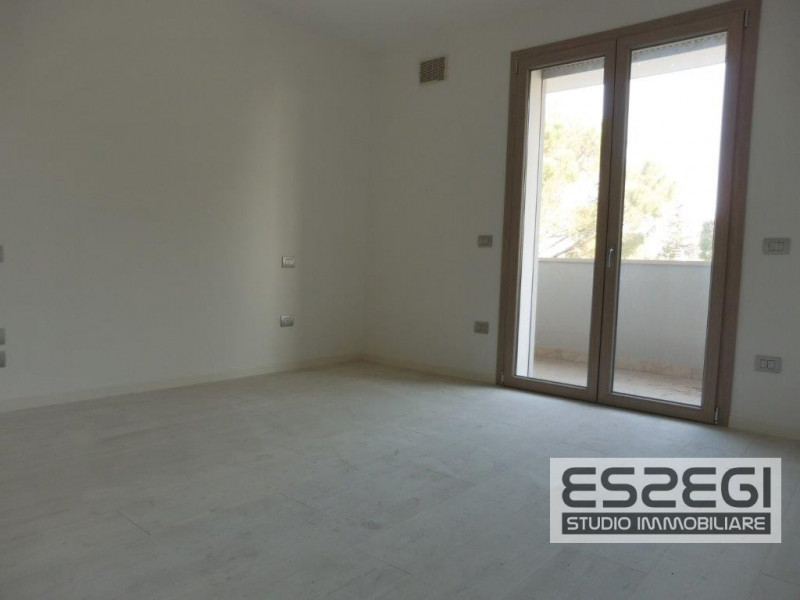 PADOVA – GUIZZA: Proponiamo esclusivo duplex su due livelli elegantemente rifinito posto al piano...