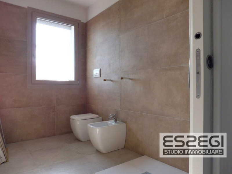 PADOVA – GUIZZA: Proponiamo esclusivo duplex su due livelli elegantemente rifinito posto al piano...