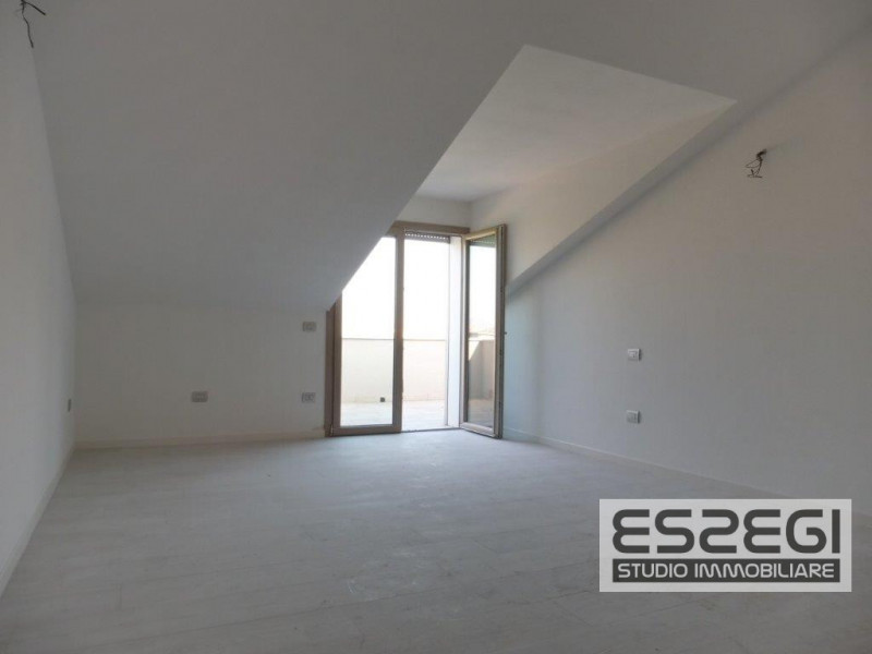 PADOVA – GUIZZA: Proponiamo esclusivo duplex su due livelli elegantemente rifinito posto al piano...