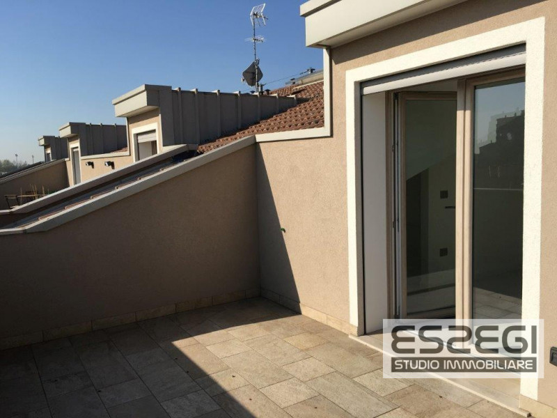 PADOVA – GUIZZA: Proponiamo esclusivo duplex su due livelli elegantemente rifinito posto al piano...