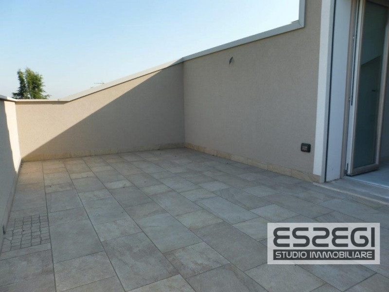 PADOVA – GUIZZA: Proponiamo esclusivo duplex su due livelli elegantemente rifinito posto al piano...