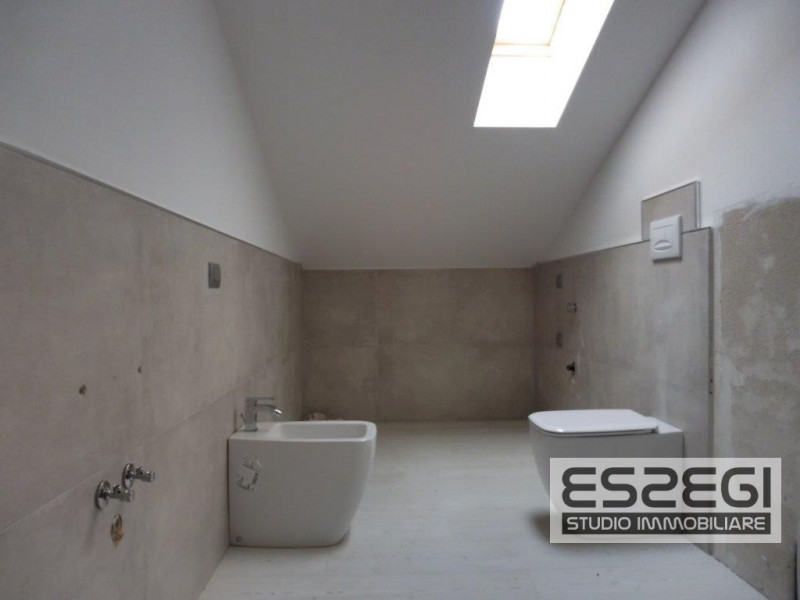 PADOVA – GUIZZA: Proponiamo esclusivo duplex su due livelli elegantemente rifinito posto al piano...