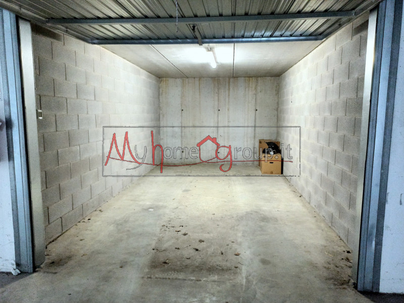 RONCAGLIA (RIF: AFF-COM1534-R): Posizione centralissima, ufficio collocato in strada di passaggio...