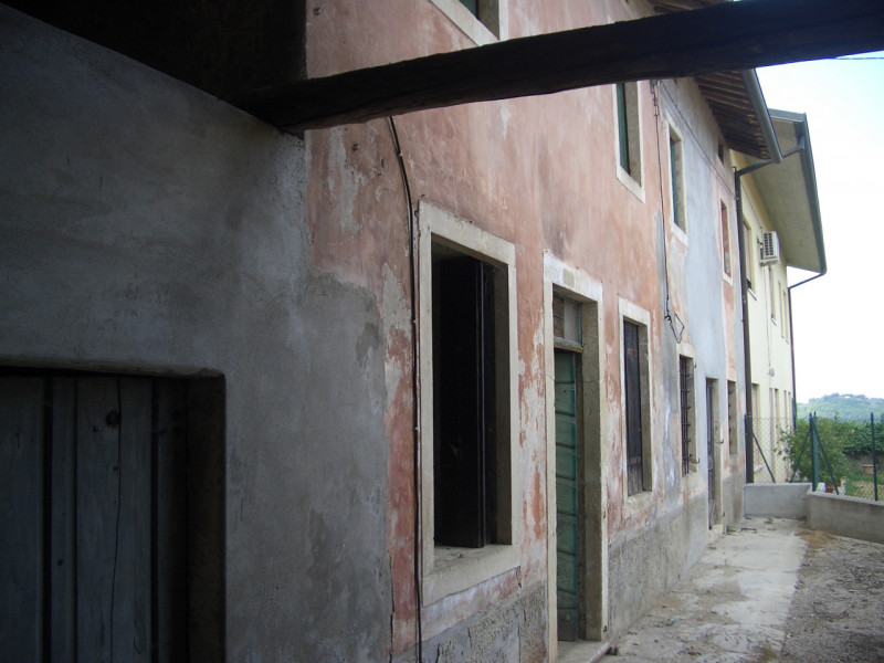 PORZIONE INDIPENDENTE DI RUSTICO DA RISTRUTTURARE IN VENDITA A SOVIZZO COLLE, LOCALITA' VIGO - Ri...