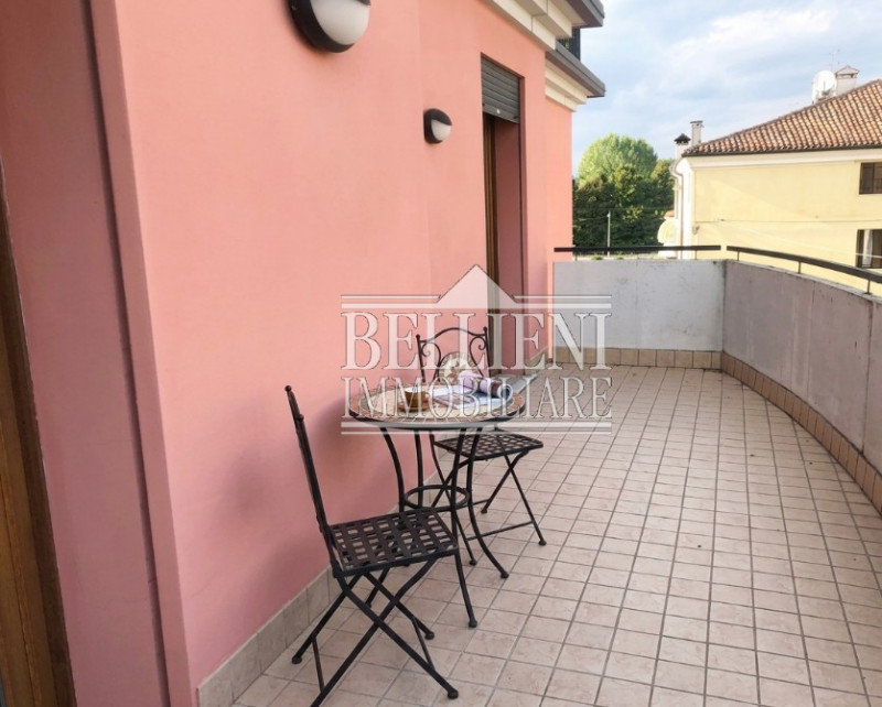 ZONA STADIO - Proponiamo in affitto un mini appartamento completamente arredato, situato al terzo...