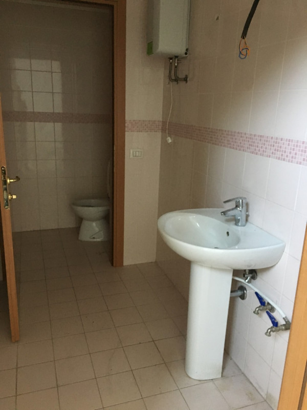 ALBIGNASEGO - SANT'AGOSTINO comodissimo alla tangenziale, proponiamo in vendita capannone di 300 ...