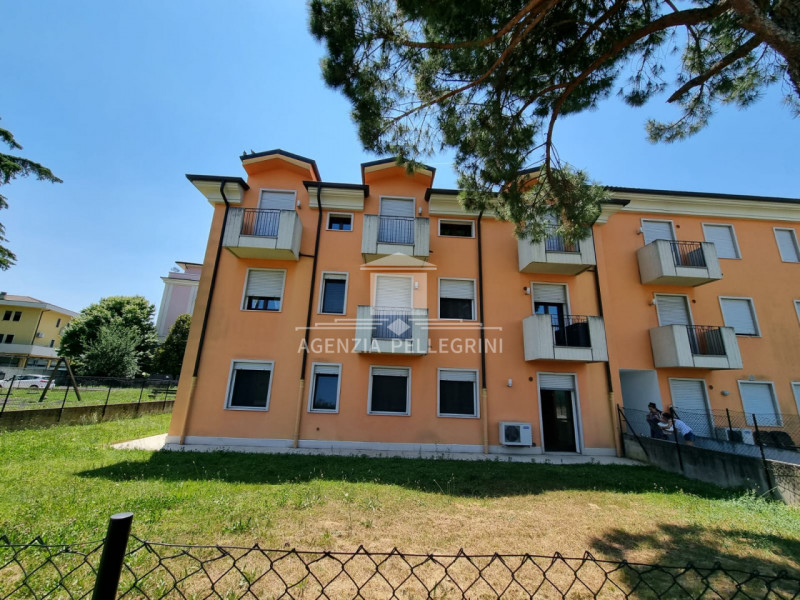 VICENZA, INTERNAL AREA IN VIALE DELLA PACE, 300 METERS from the EDERLE CASERMA.
The condominium i...