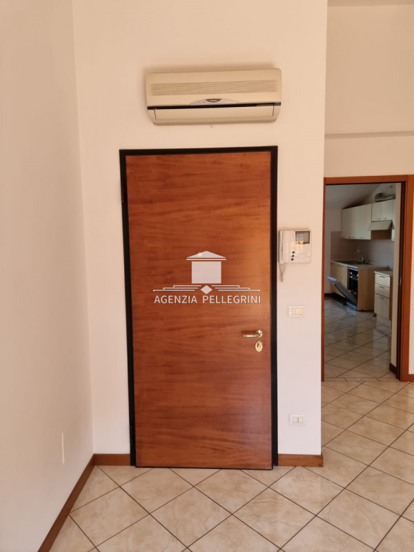 VICENZA, INTERNAL AREA IN VIALE DELLA PACE, 300 METERS from the EDERLE CASERMA.
The condominium i...