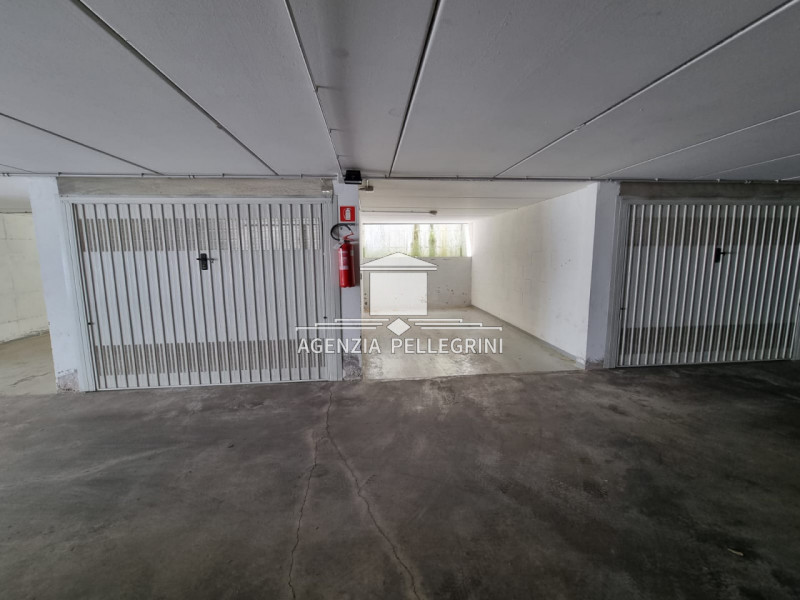 VICENZA, INTERNAL AREA IN VIALE DELLA PACE, 300 METERS from the EDERLE CASERMA.
The condominium i...