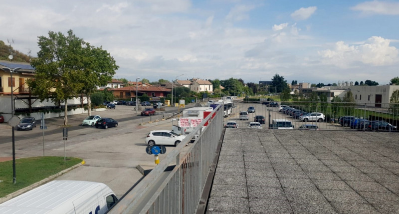 UFFICIO DI 200 MQ PIANO PRIMO CON 6 POSTI AUTO E GRANDE TERRAZZA IN POSIZIONE STRATEGICA A VICENZ...