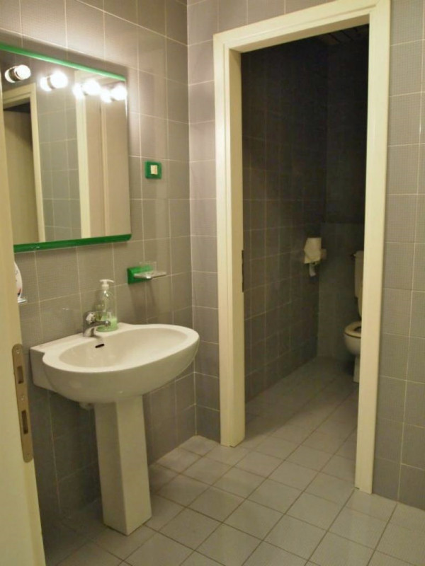 UFFICIO DI 200 MQ PIANO PRIMO CON 6 POSTI AUTO E GRANDE TERRAZZA IN POSIZIONE STRATEGICA A VICENZ...