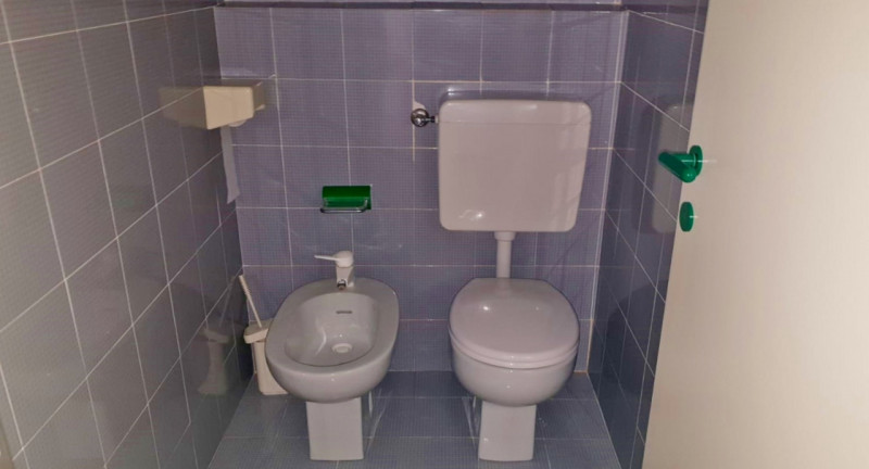 UFFICIO DI 200 MQ PIANO PRIMO CON 6 POSTI AUTO E GRANDE TERRAZZA IN POSIZIONE STRATEGICA A VICENZ...