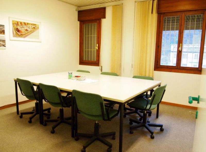 UFFICIO DI 200 MQ PIANO PRIMO CON 6 POSTI AUTO E GRANDE TERRAZZA IN POSIZIONE STRATEGICA A VICENZ...