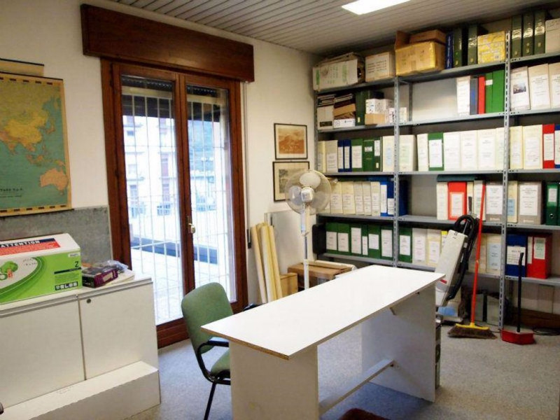 UFFICIO DI 200 MQ PIANO PRIMO CON 6 POSTI AUTO E GRANDE TERRAZZA IN POSIZIONE STRATEGICA A VICENZ...