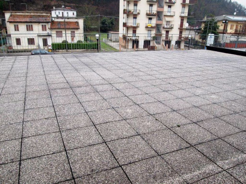 UFFICIO DI 200 MQ PIANO PRIMO CON 6 POSTI AUTO E GRANDE TERRAZZA IN POSIZIONE STRATEGICA A VICENZ...