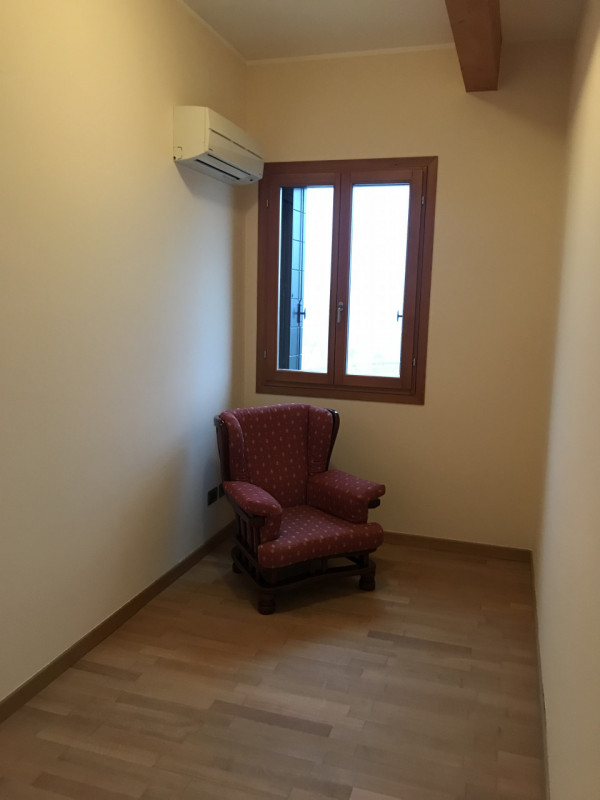 VO': In una palazzina storica completamente ristrutturata, a due minuti dal centro di Vo' e in zo...