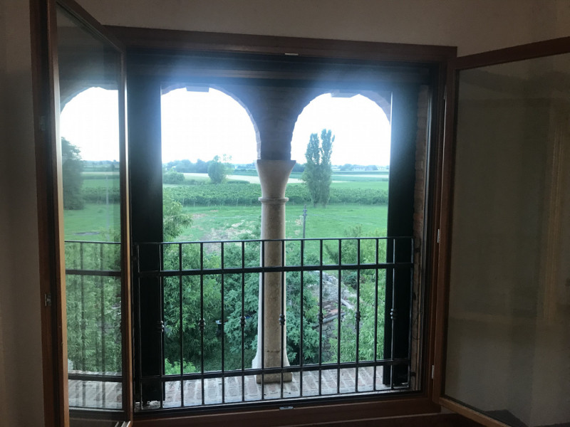 VO': In una palazzina storica completamente ristrutturata, a due minuti dal centro di Vo' e in zo...