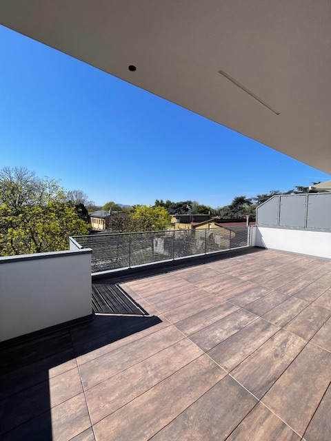 Chiesanuova: Proponiamo ATTICO in pronta consegna  al terzo ed ultimo piano servito di ascensore....