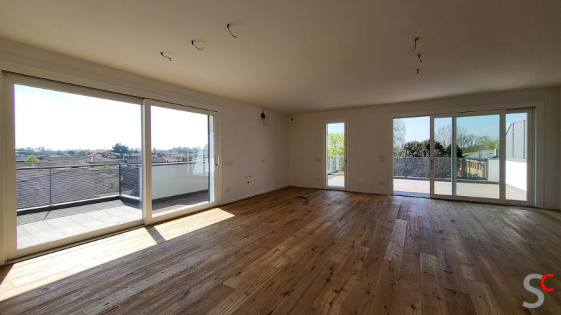 Chiesanuova: Proponiamo ATTICO in pronta consegna  al terzo ed ultimo piano servito di ascensore....