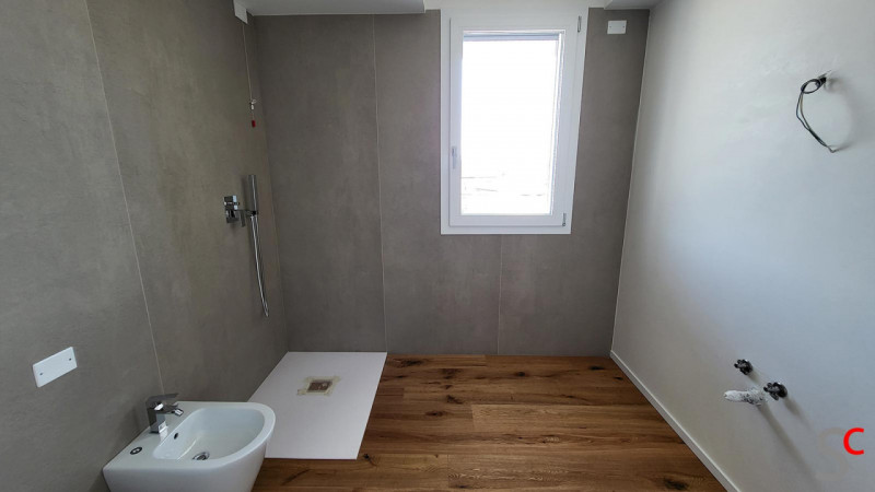 Chiesanuova: Proponiamo ATTICO in pronta consegna, con zona giorno open space di 57mq con uscita ...