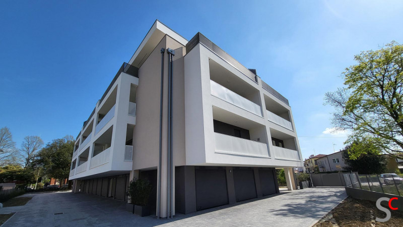 Chiesanuova: Proponiamo ATTICO in pronta consegna, con zona giorno open space di 57mq con uscita ...