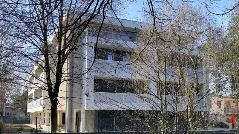 Chiesanuova: Proponiamo ATTICO in pronta consegna  al terzo ed ultimo piano servito di ascensore....