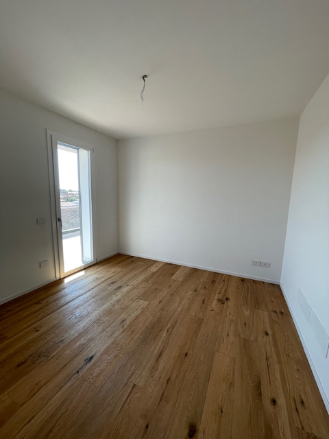 Chiesanuova: Proponiamo ATTICO in pronta consegna  al terzo ed ultimo piano servito di ascensore....