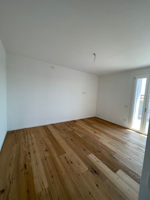 Chiesanuova: Proponiamo ATTICO in pronta consegna  al terzo ed ultimo piano servito di ascensore....