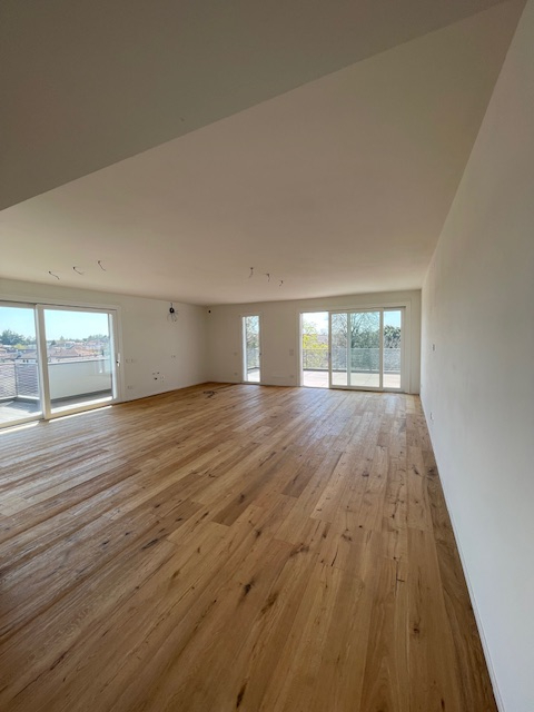 Chiesanuova: Proponiamo ATTICO in pronta consegna  al terzo ed ultimo piano servito di ascensore....